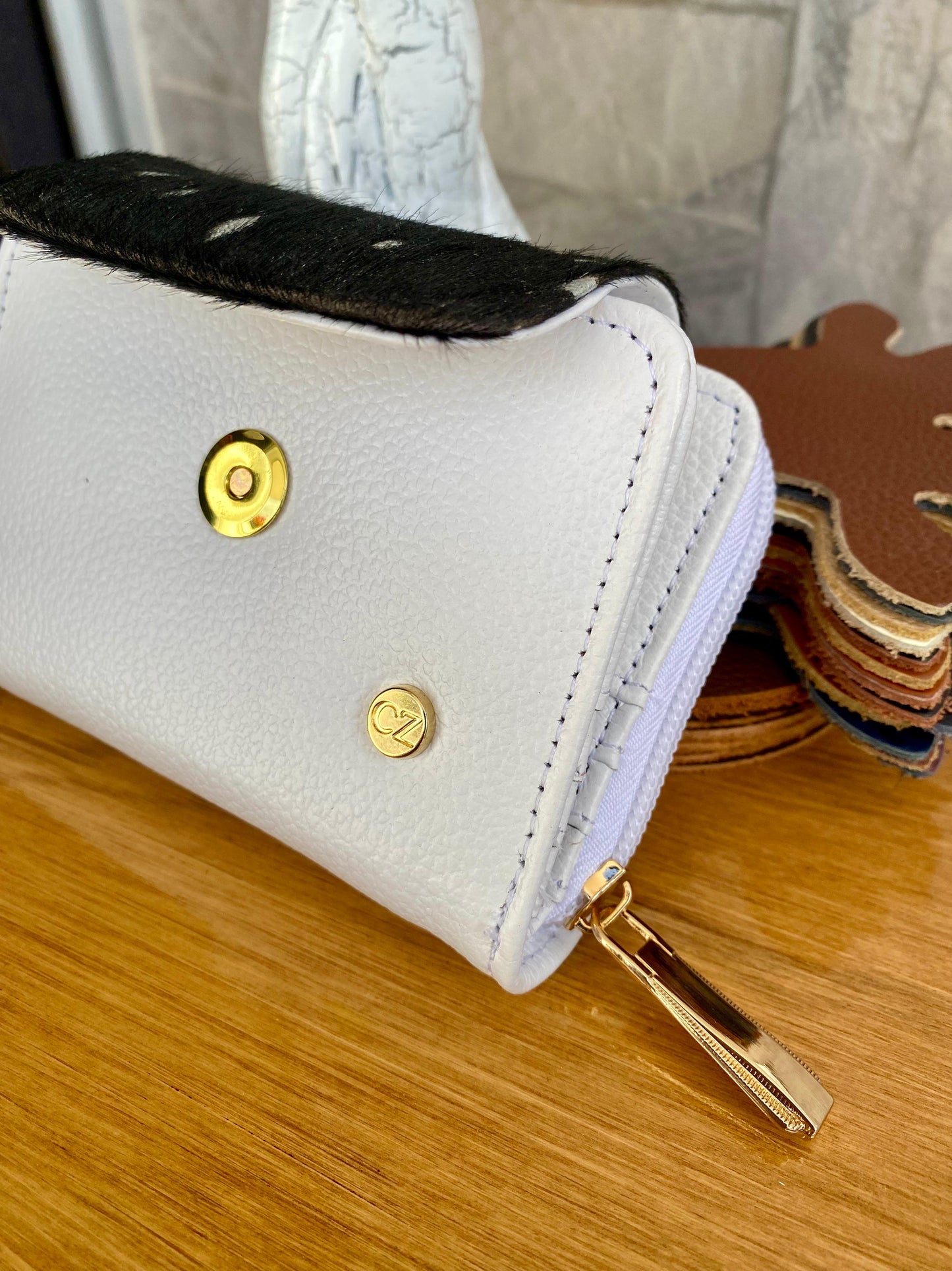 Billetera Bovi II CZ Blanco-Negro pelo