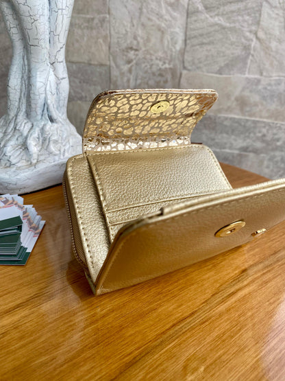 Billetera Verona III Dorado- textura charol oro