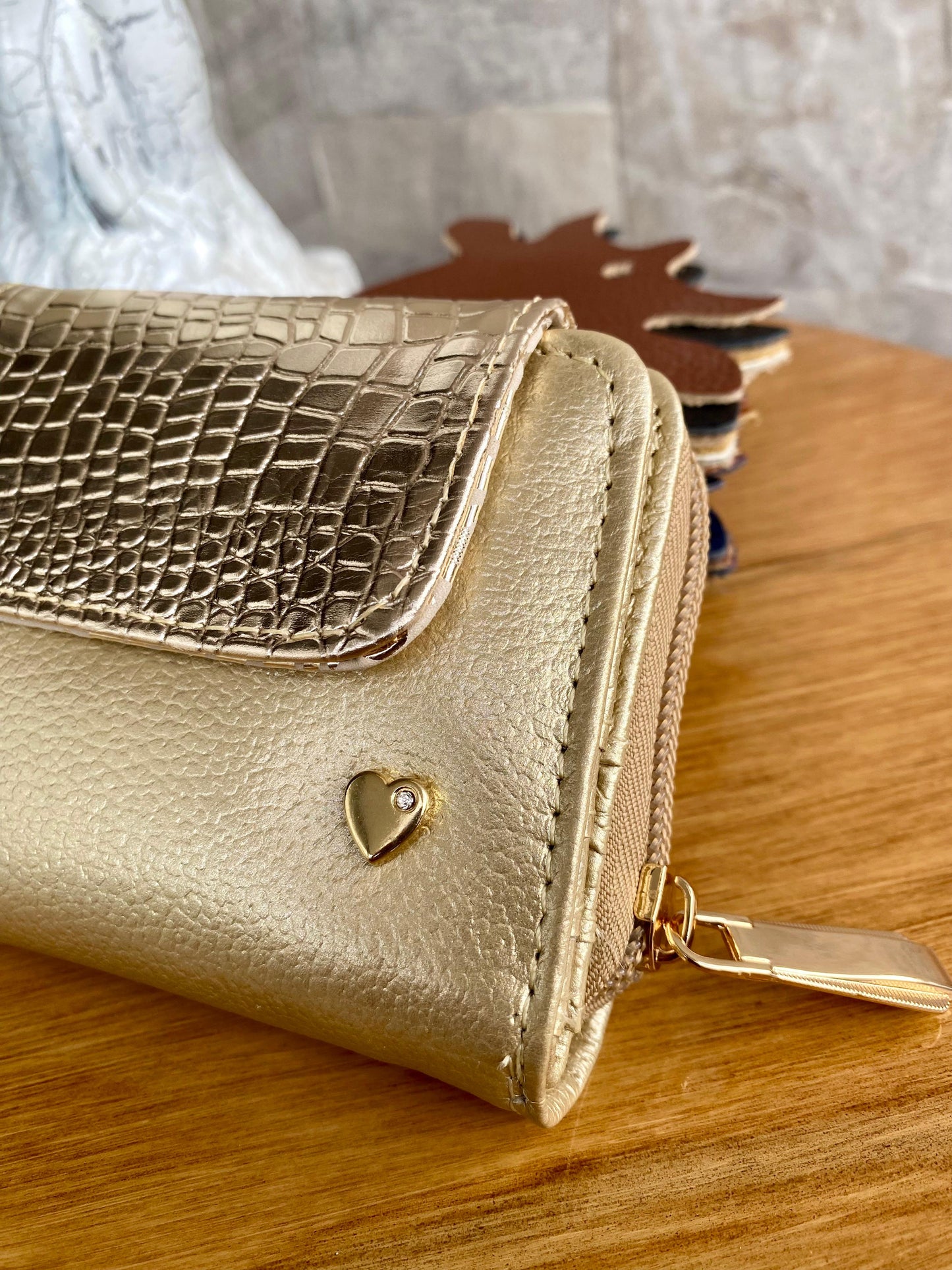 Billetera Verona III Dorado- textura charol oro